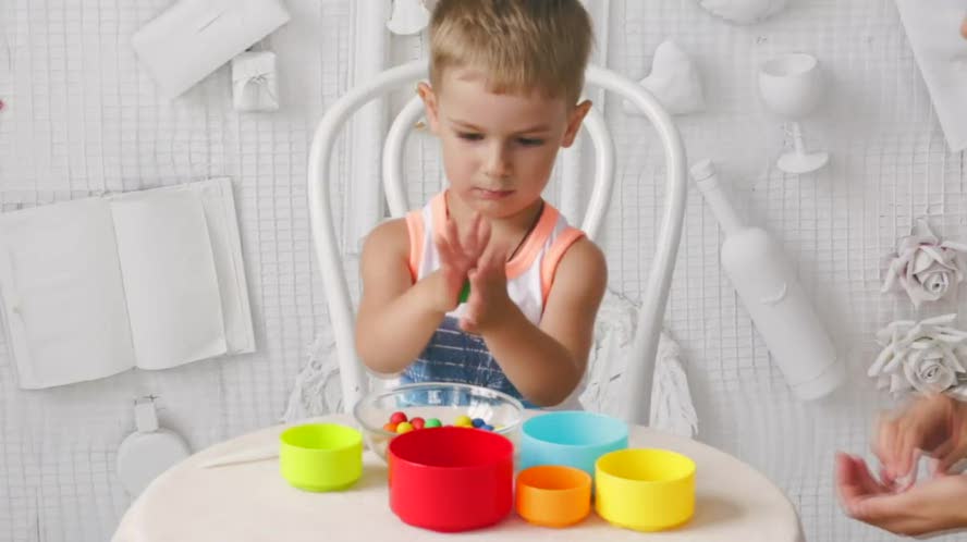 Tekhnologiya samorazvitiya M.Montessori